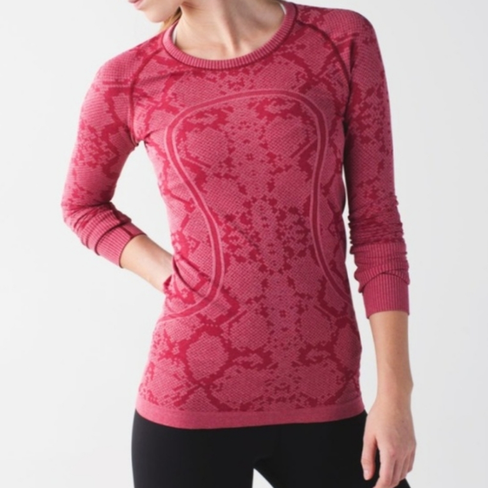 Lululemon | Swiftly Long Sleeve Ziggy
Snake Cranberry
